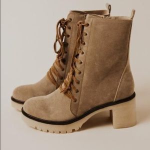 Chunky Boot in Mocha (combat style)